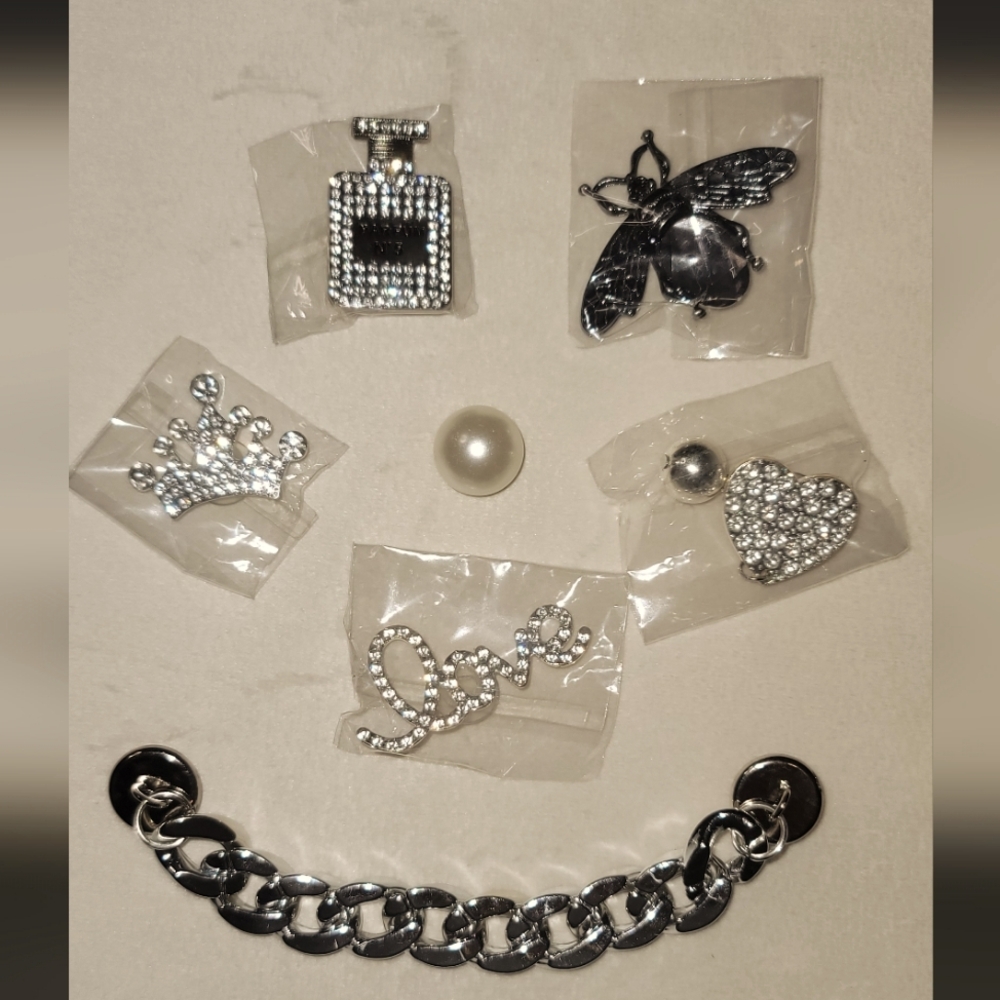 NWOT Love is n the Air Silver w/Rhinestone accent Shoe or Bogg Charms Set of 7
